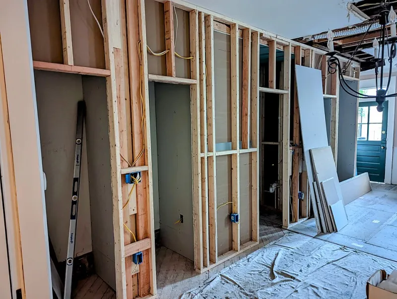 Hammers, Permits, and Hard-Won Lessons: A US Buyer's Survival Guide to Renovating in Monterrey